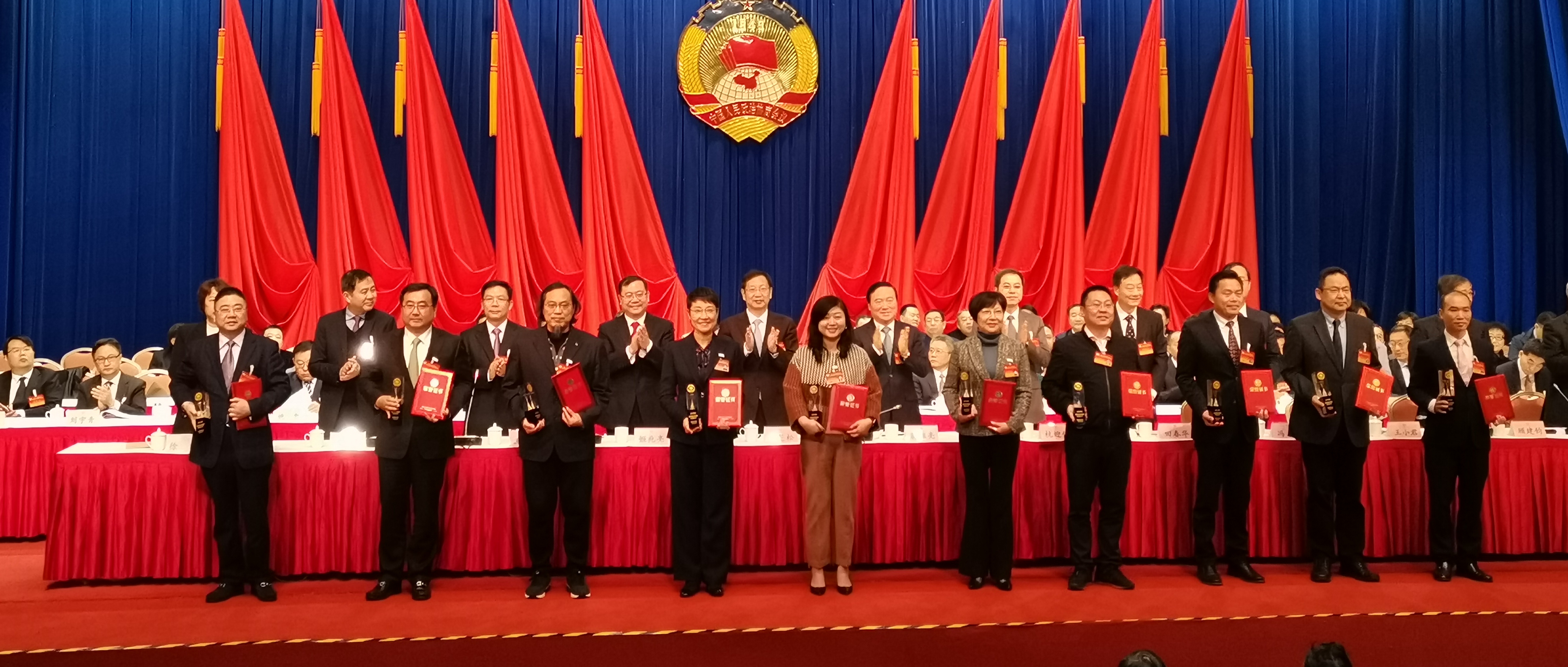 为民尽责，我愿像红烛泪干无悔